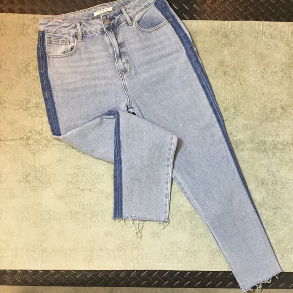 PacSun Denim - Pacsun Mom Jean Size 28 Raw Hem